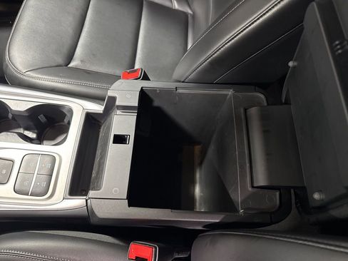 Used 2024 Ford Explorer XLT RWD image 34