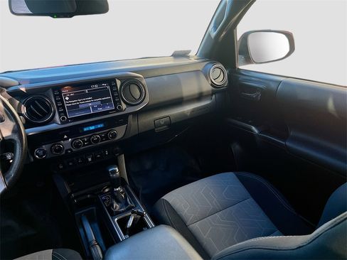 Used 2021 Toyota Tacoma TRD Sport image 21