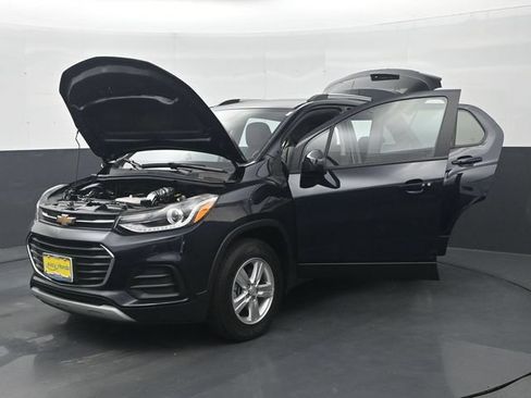 Used 2022 Chevrolet Trax LT w/ LT Convenience Package AWD/4WD image 37