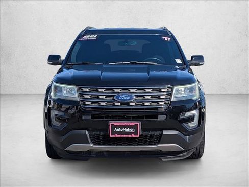 Used 2017 Ford Explorer XLT w/ Equipment Group 201A FWD image 2