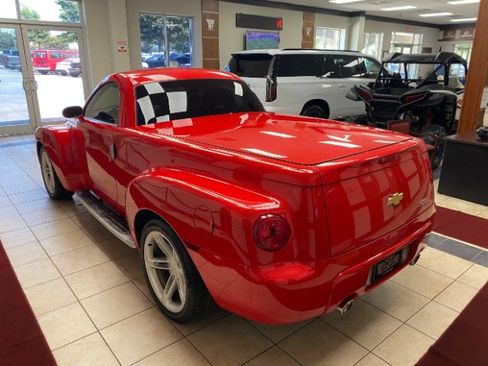 Used 2004 Chevrolet SSR w/ Preferred Equipment Group RWD image 3