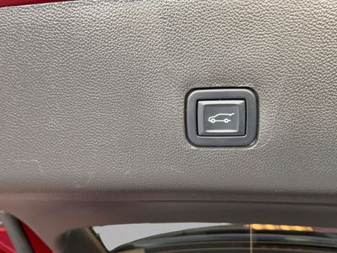Used 2022 Chevrolet Traverse LT w/ LPO, Floor Liner Package FWD image 38