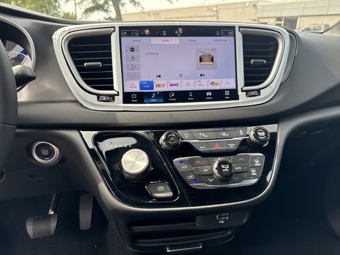 New 2026 Chrysler Voyager LX image 18