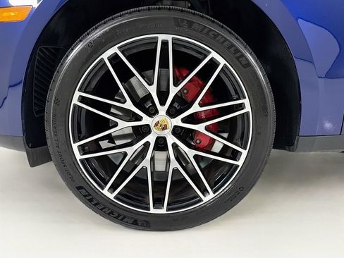 Certified 2024 Porsche Macan S AWD/4WD image 11