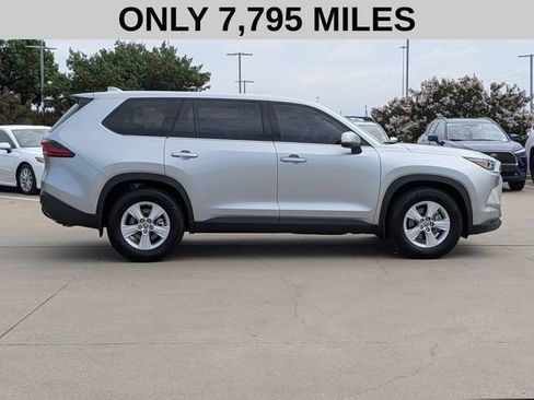 Used 2025 Toyota Grand Highlander FWD image 4