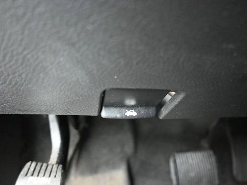 Used 2018 Ford Taurus SEL FWD image 24