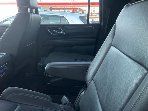 Used 2023 Chevrolet Suburban Premier image 8