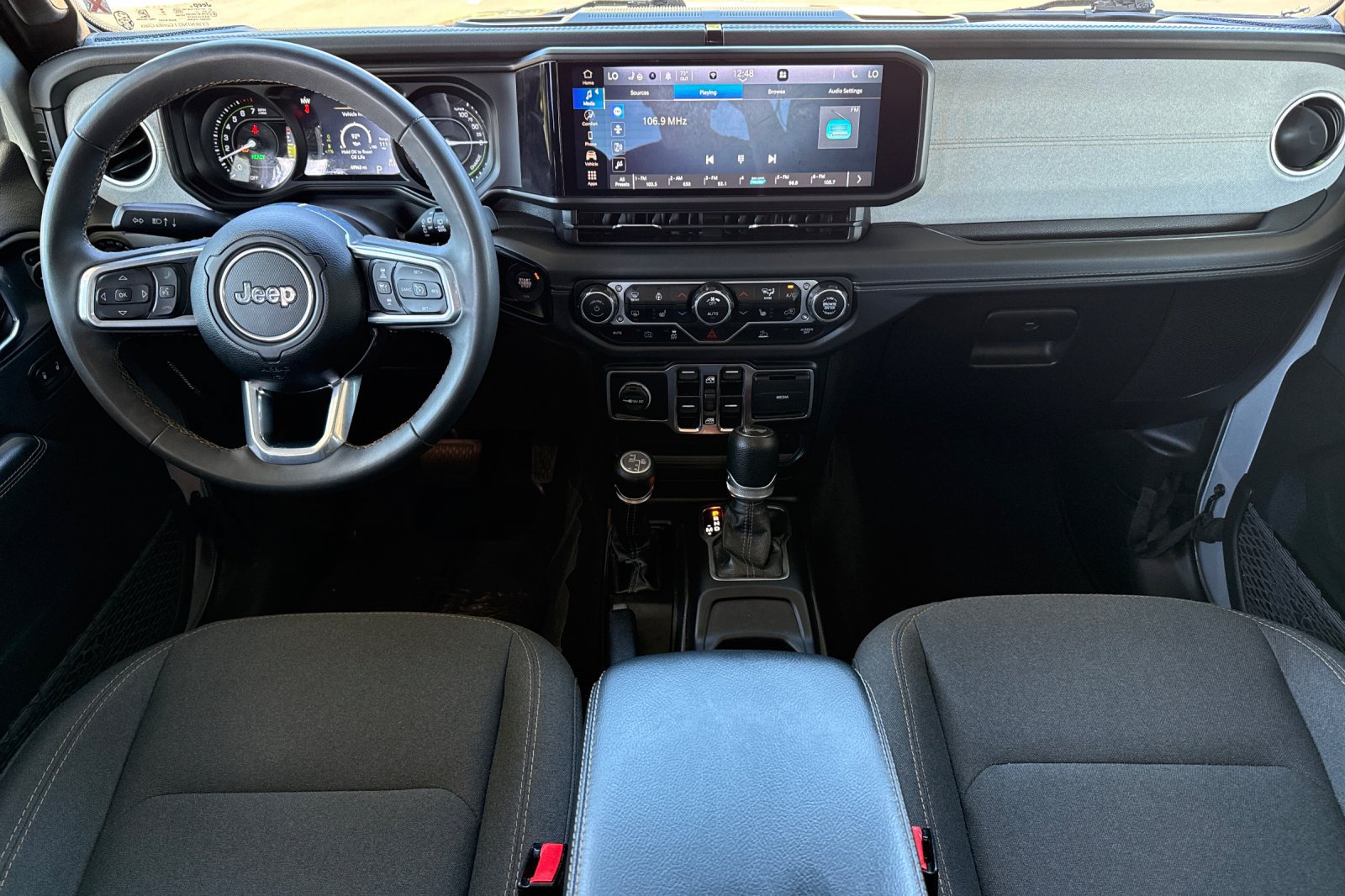 Used 2024 Jeep Wrangler Unlimited Sahara AWD/4WD image 21