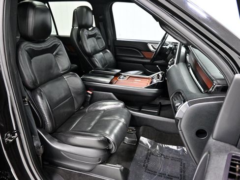 Used 2021 Lincoln Navigator Reserve AWD/4WD image 30