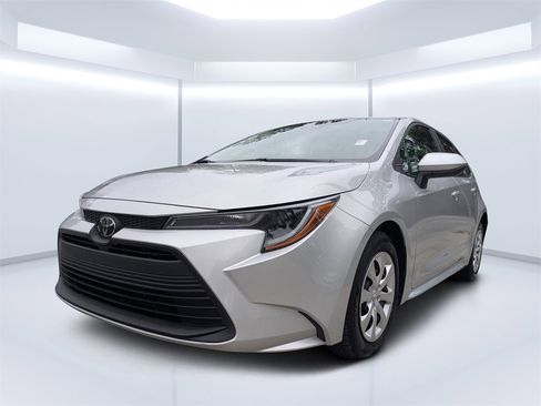 Used 2024 Toyota Corolla LE image 7