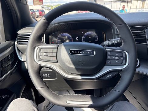 New 2025 Jeep Wagoneer L Series II w/ Premium Group I image 19