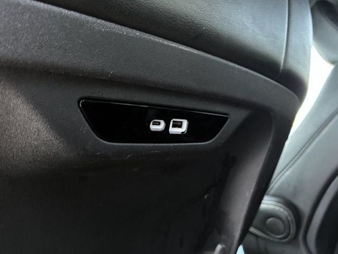 Used 2025 Chrysler Pacifica Select FWD image 18