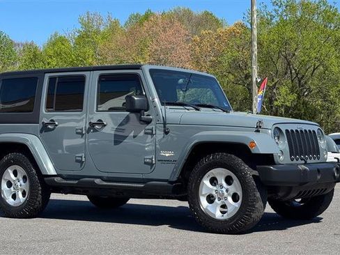 Used 2015 Jeep Wrangler Unlimited Sahara image 3