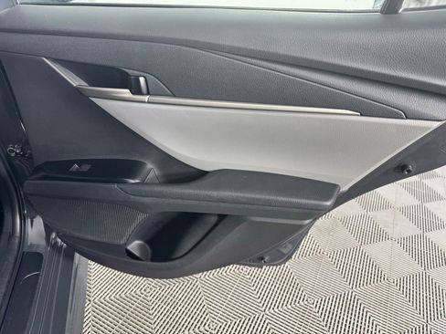 Used 2025 Toyota Camry SE w/ Convenience Package image 27