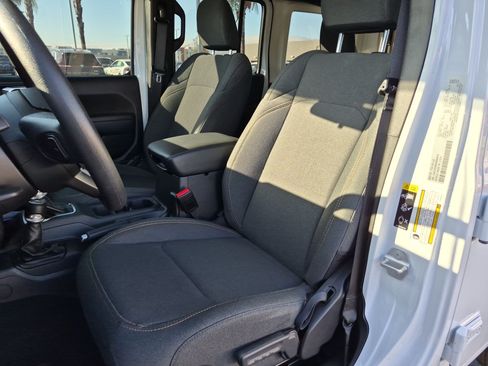 Used 2025 Jeep Wrangler Unlimited Sport AWD/4WD image 16