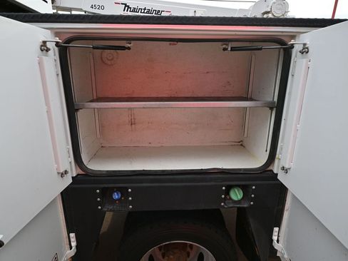 Used 2016 Ford F550 2WD Regular Cab Super Duty image 42