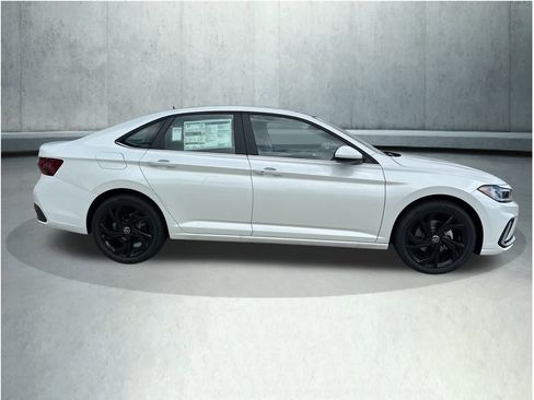 New 2025 Volkswagen Jetta SE image 7