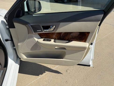 Used 2011 Jaguar XF Premium RWD image 26