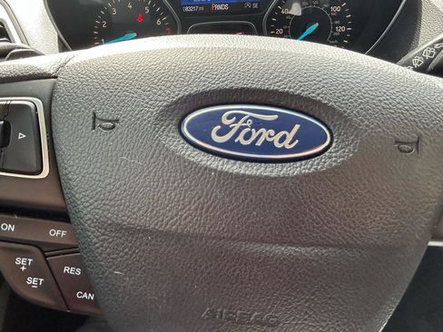 Used 2017 Ford Escape SE w/ Equipment Group 201A FWD image 19