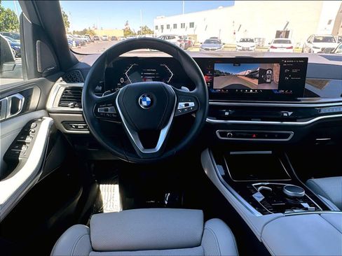 Used 2025 BMW X5 xDrive50e w/ Premium Package AWD/4WD image 8
