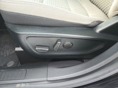 Certified 2022 Ford Escape SE w/ SE Sport Appearance Package image 15