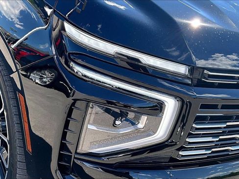 Used 2025 Chevrolet Suburban High Country AWD/4WD image 27