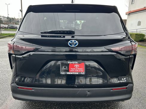 Certified 2024 Toyota Sienna LE image 6