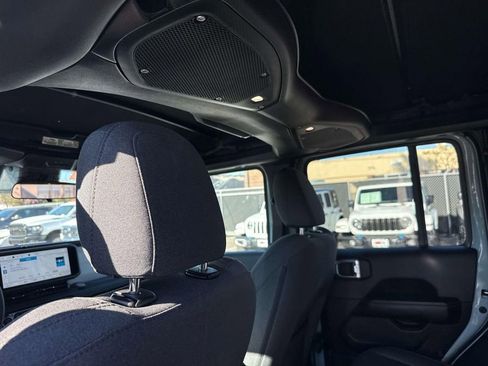 Used 2024 Jeep Wrangler Unlimited Sahara image 12
