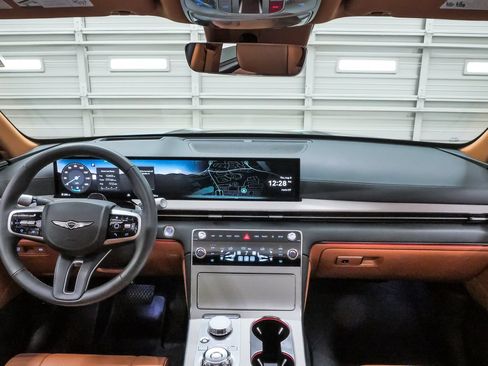 Certified 2025 Genesis GV80 2.5T Prestige AWD/4WD image 16