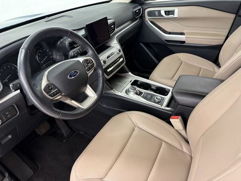 Certified 2020 Ford Explorer XLT w/ Equipment Group 202A AWD/4WD image 4