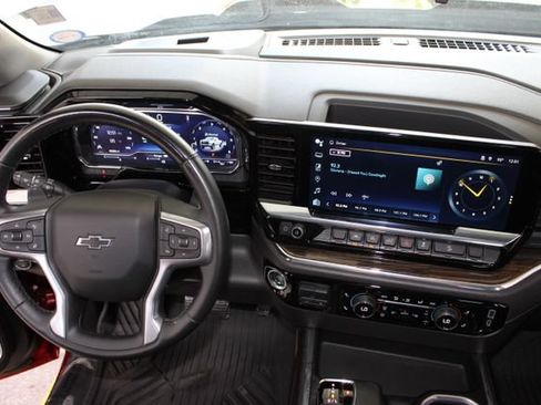 Used 2024 Chevrolet Silverado 1500 LT Trail Boss w/ Convenience Package II AWD/4WD image 26
