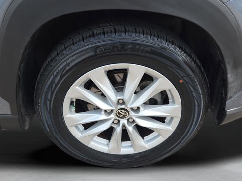 Used 2022 Toyota Corolla Cross LE AWD/4WD image 31