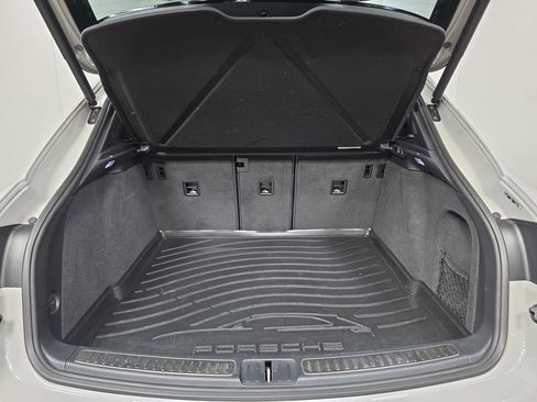 Certified 2023 Porsche Macan AWD/4WD image 25