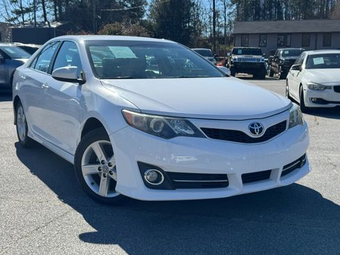 Used 2013 Toyota Camry SE image 1