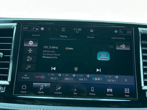 Used 2023 Chrysler Pacifica Limited image 27