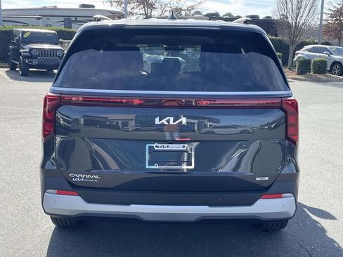 New 2026 Kia Carnival EX FWD image 10