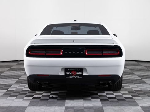 Used 2018 Dodge Challenger SXT RWD image 6