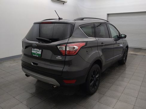 Used 2018 Ford Escape SE FWD image 9