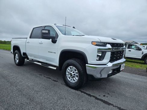 Used 2022 Chevrolet Silverado 2500 LT w/ Convenience Package AWD/4WD image 2