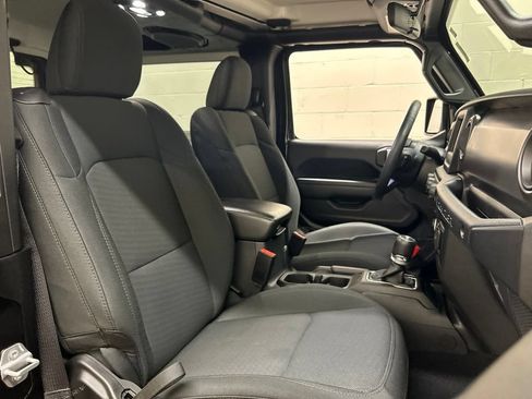Used 2022 Jeep Wrangler Sport AWD/4WD image 8