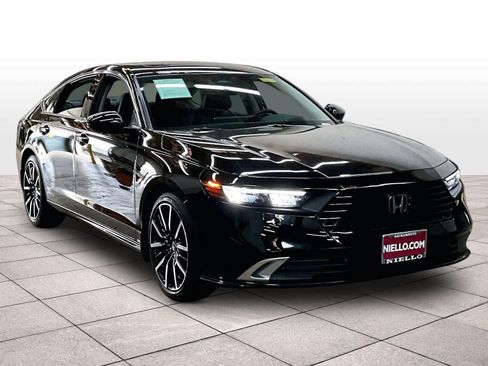 Used 2024 Honda Accord Touring image 2