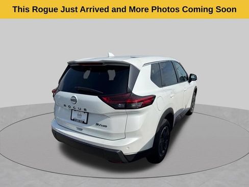 Used 2024 Nissan Rogue SV AWD/4WD image 4