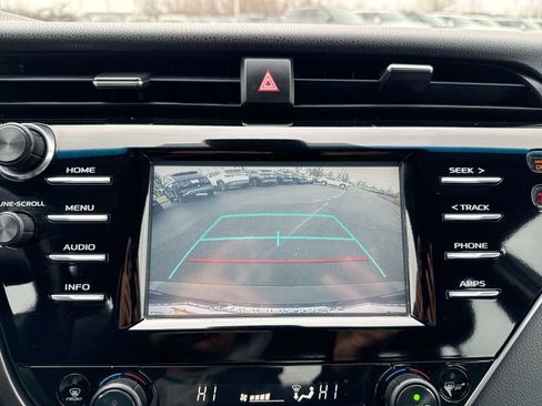 Used 2018 Toyota Camry XSE image 18