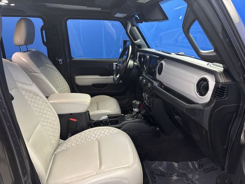 Used 2021 Jeep Wrangler Unlimited Sahara AWD/4WD image 24
