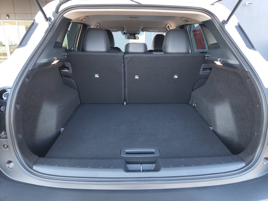 Certified 2025 Nissan Kicks SR FWD image 14