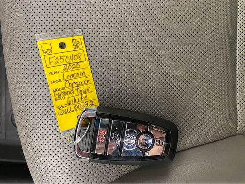Used 2025 Lincoln Corsair Grand Touring image 48