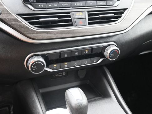 Used 2025 Nissan Altima 2.5 SV FWD image 17