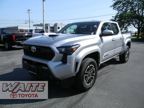 Certified 2025 Toyota Tacoma TRD Sport AWD/4WD image 7