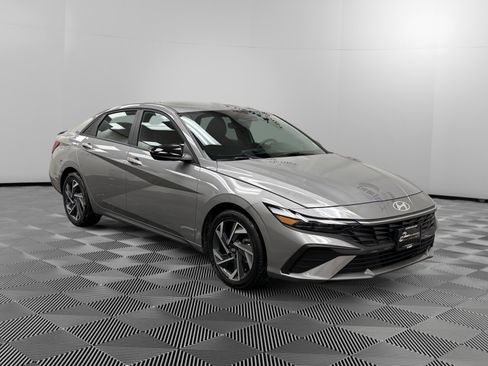 Certified 2025 Hyundai Elantra Sport w/ Cargo Package image 7