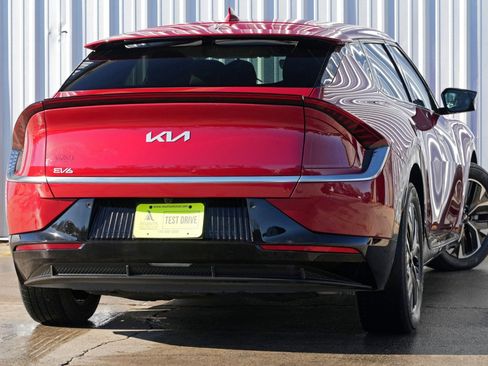 Used 2022 Kia EV6 Wind image 4